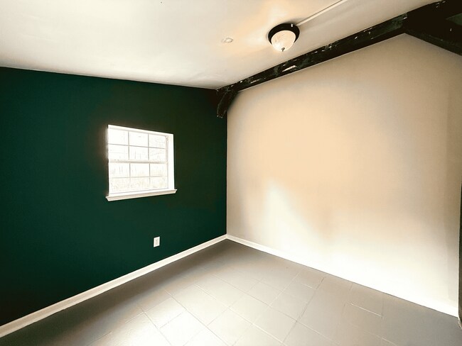 Building Photo - Ultimate Downtown Studio Vibes for Only $1,050/Mo!