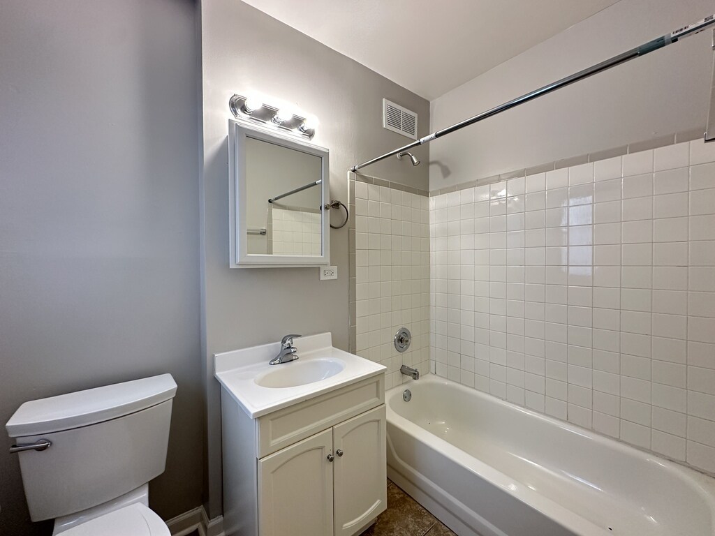 Building Photo - 5740 N Winthrop Ave