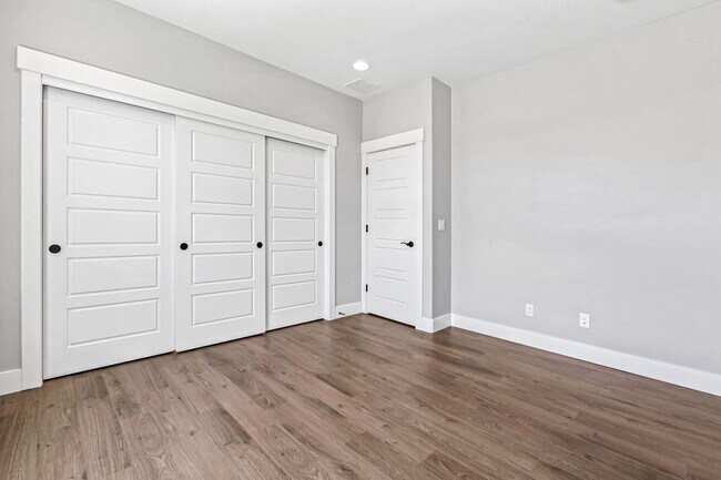 Building Photo - 1564 W Whistleberry St