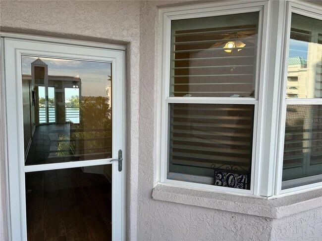 Building Photo - 8000 Sailboat Key Blvd S