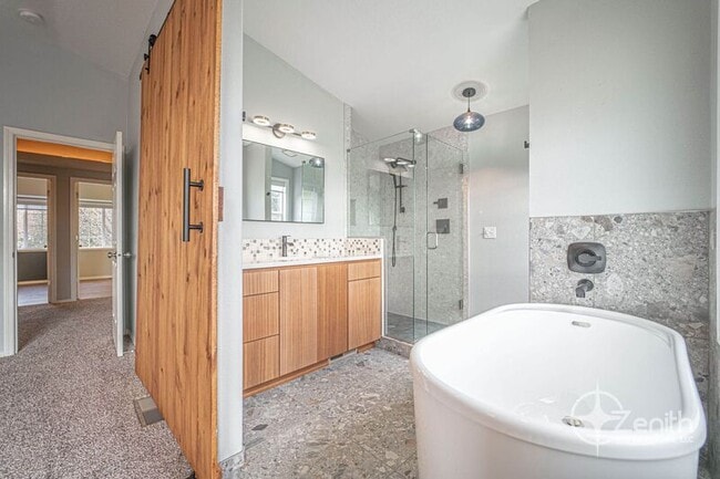 Building Photo - 4314 NE 126th St