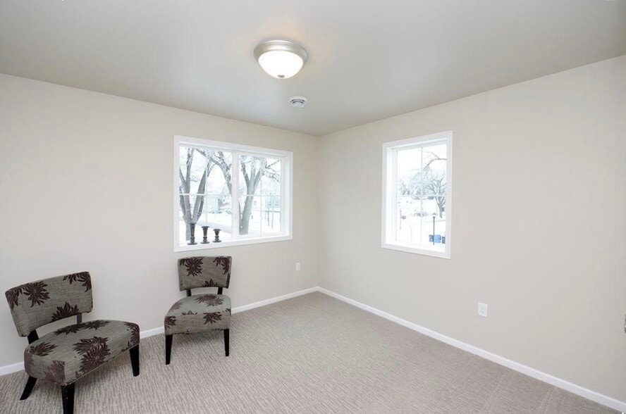 Building Photo - 705 10th Ave N