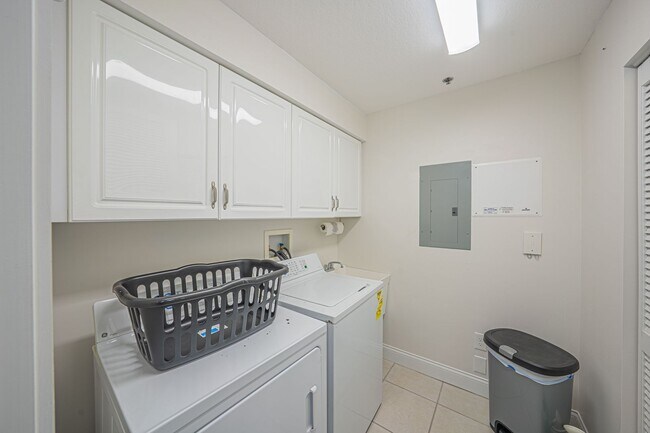 Building Photo - Marina View Rental!