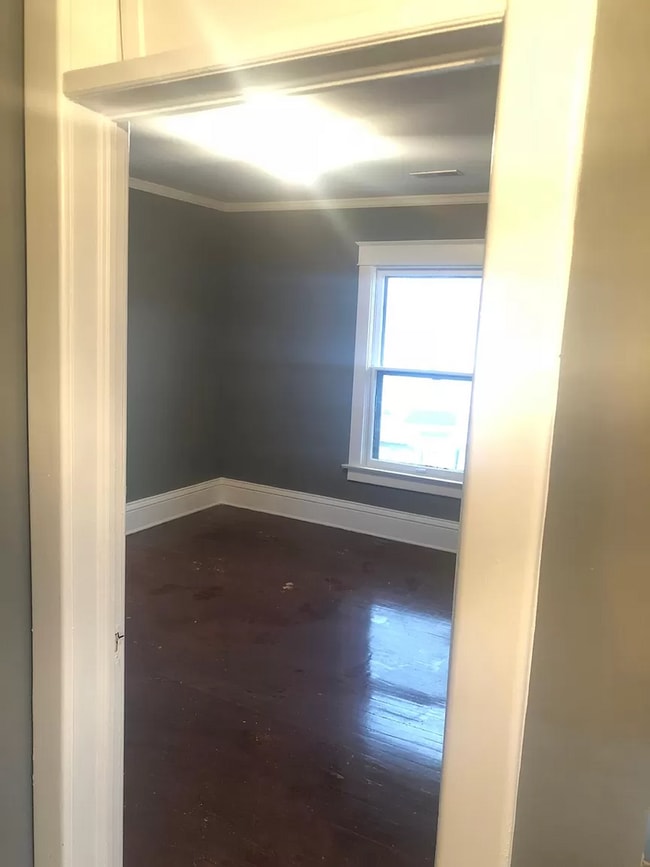 Building Photo - Beautiful 4 Bedroom / 1.5 Bathroom house