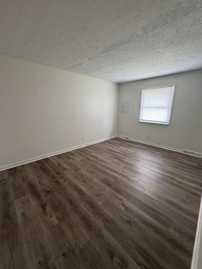 Building Photo - 425 Patrician Pl
