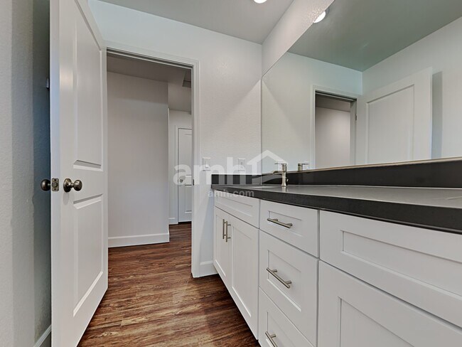 Building Photo - 10044 Spire St