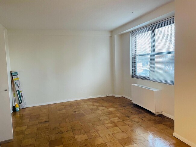 Building Photo - 201 St Pauls Ave