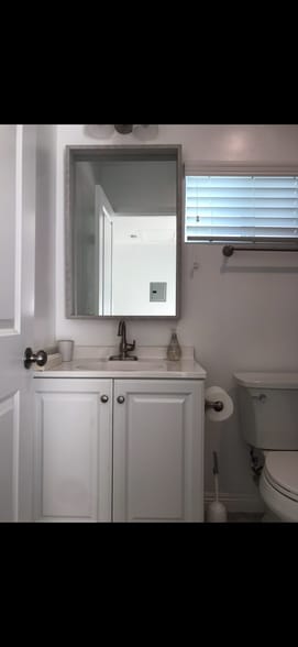 Building Photo - 438 Sycamore Ave