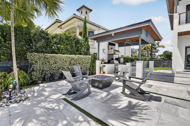 Building Photo - 334 Isle of Capri Dr