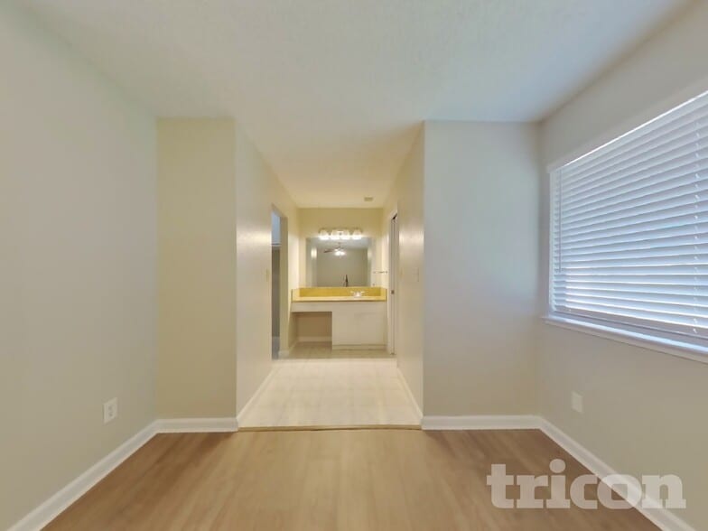 Building Photo - 405 Pirinen Ln