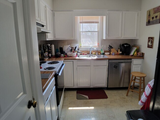 Building Photo - KAPLAN4145