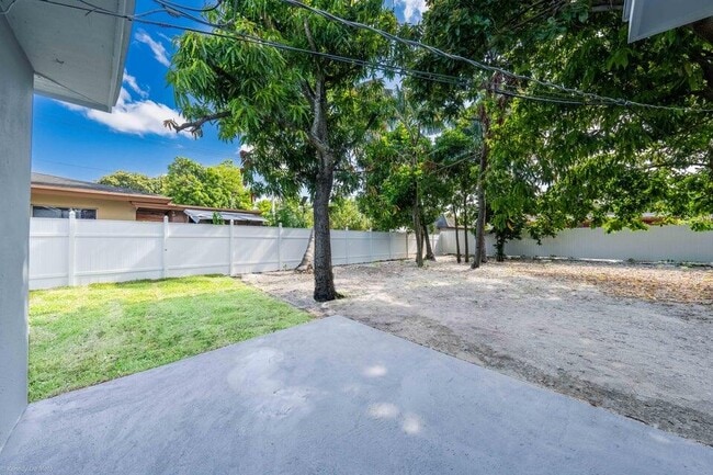 Building Photo - 1405 NW 7th Terrace