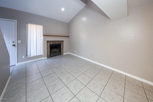 Building Photo - 4021 N Weimer Pl