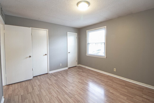 Building Photo - 807 Golf View Pl