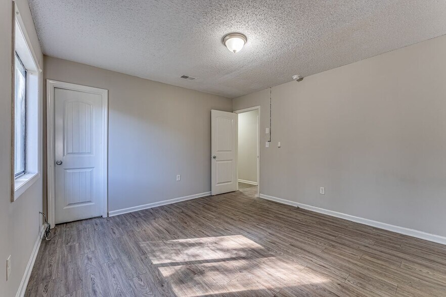 Building Photo - 283 E Hampton Ave