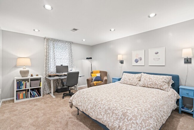 Building Photo - 5191 Linnean Terrace NW