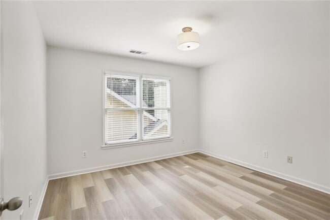 Building Photo - 2640 Oakdale St NW