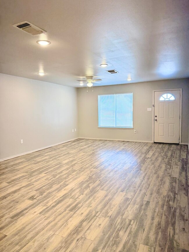 Building Photo - 1716 E 14th St