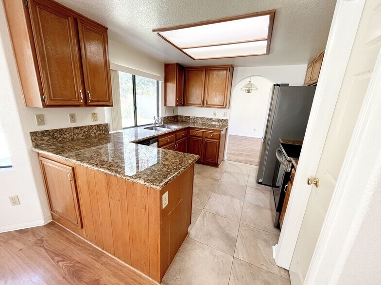 Building Photo - 14353 Bourgeois Way