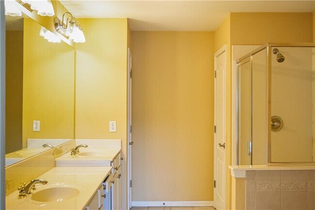 Building Photo - 2627 Gadsen