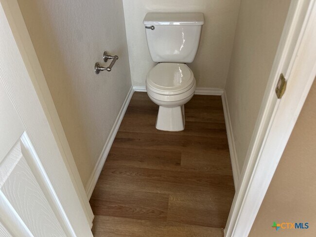 Building Photo - 4402 Golden Gate Dr