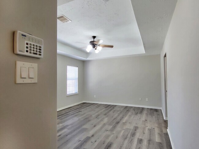 Building Photo - 7415 Hollister Ridge