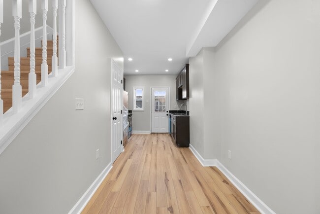 Building Photo - 216 S Castle St