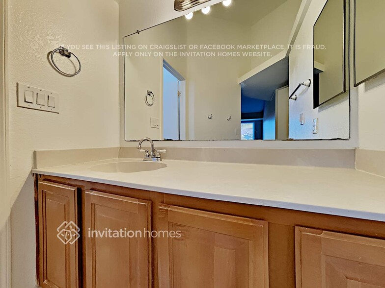 Building Photo - 8203 W Larkspur Dr