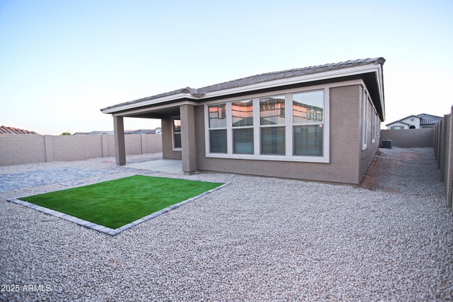 Building Photo - 976 W Finch Dr