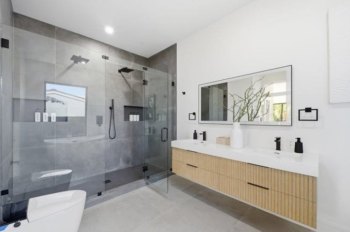 Building Photo - 1308 Avocado Isle