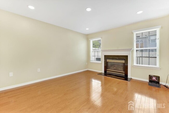 Building Photo - 102 Berkshire Dr