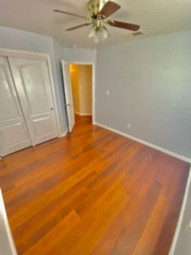 Building Photo - 4 bed/ 3 bath Recently Updated Home!