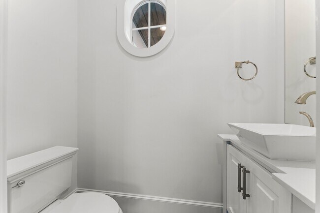 Building Photo - 426 Marshall St