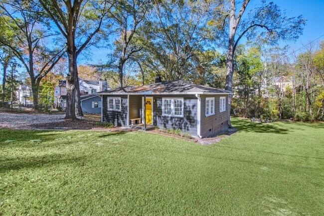 Building Photo - 250 Lake Dr