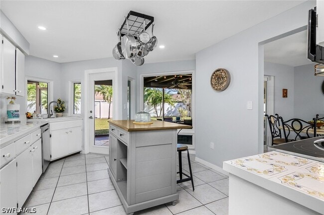 Building Photo - 136 Coral Vine Dr