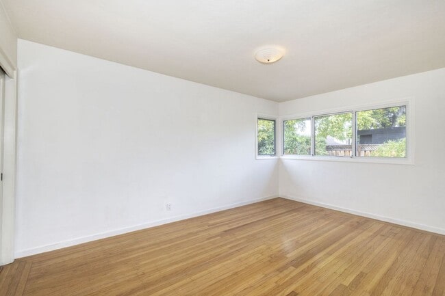 Building Photo - Spacious 3 Bed, 3 Bath Home in Excellent Location- Short Term Lease