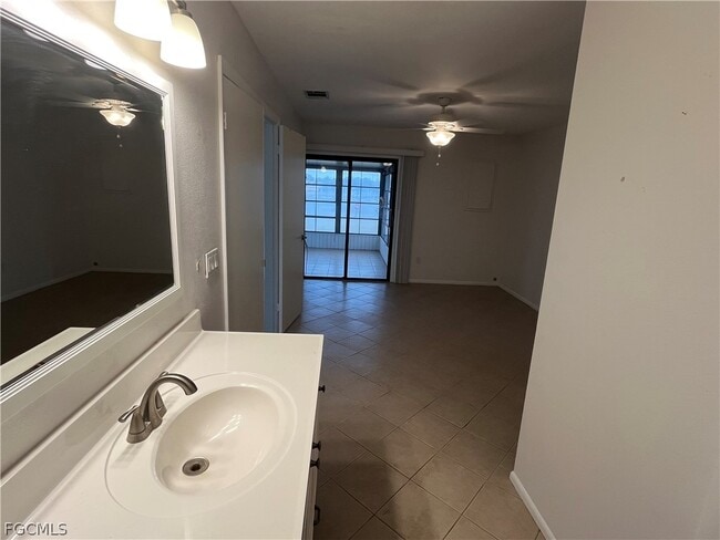 Building Photo - 1041 River Run Rd