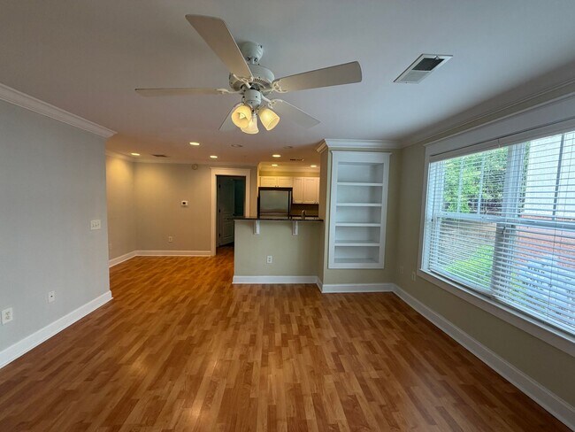 Building Photo - 1615 Elmwood Ct