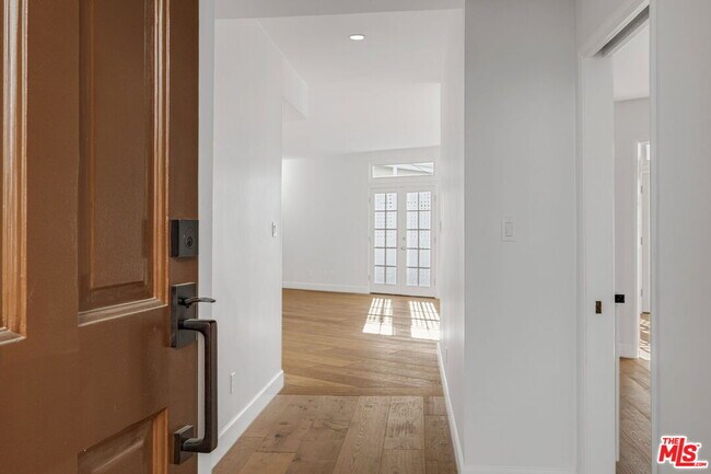 Building Photo - 11845 Mayfield Ave