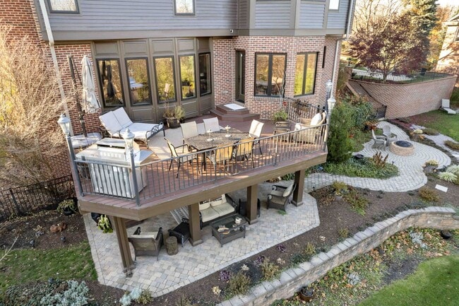 Building Photo - Fully-Furnished Luxurious Home in Nevillewood