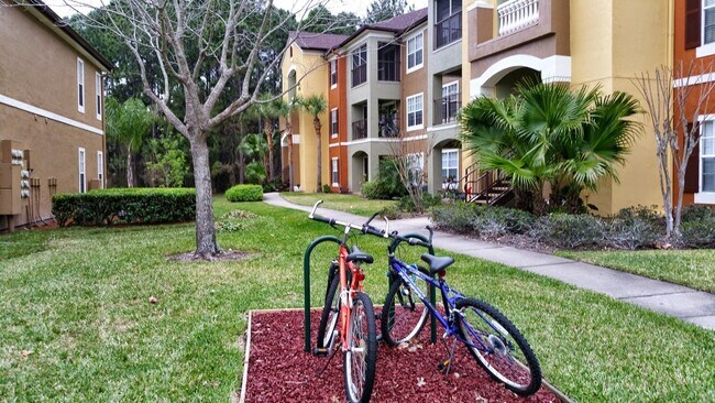 Building Photo - Beautiful 1/1 Wood Floors Condo at The Cre...