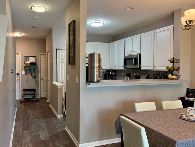 Building Photo - 2427 Golf Ridge Cir