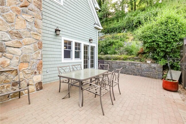 Building Photo - 81 Edgemont Rd