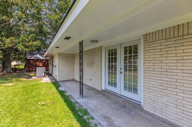 Building Photo - 1212 Irving St