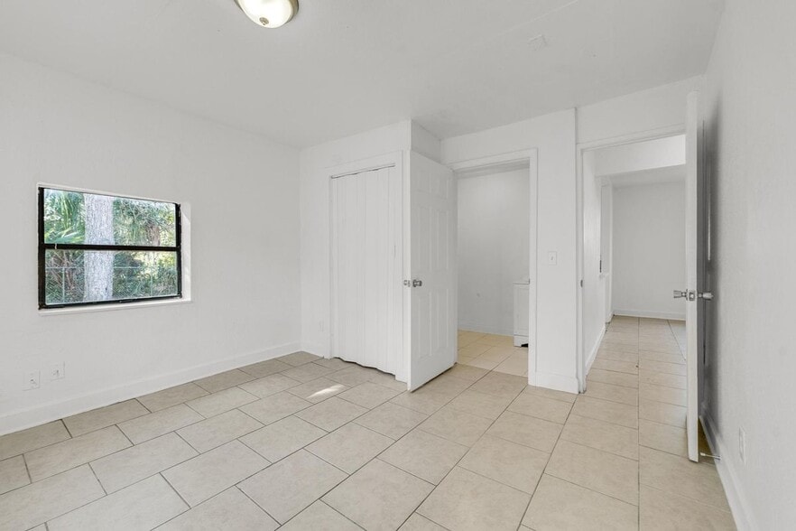 Building Photo - 1830 W 27th St