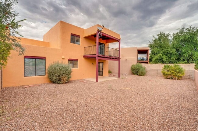 Building Photo - Charming 3 Bedroom 2 & 1/2 Bath Sante Fe H...