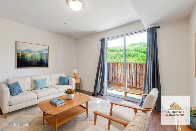 Building Photo - 3 Bedroom Townhouse with Bonus Loft/Office