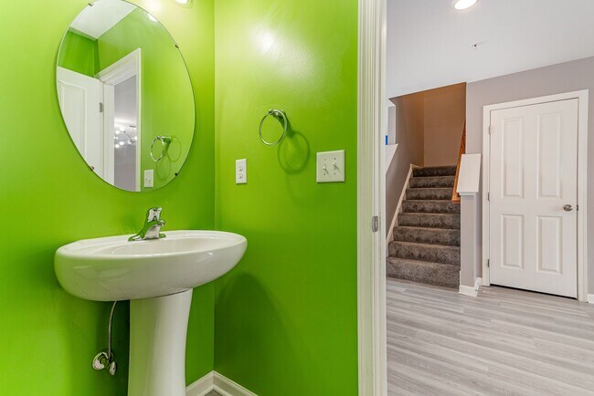 Building Photo - Welcome to this charming 3 bedroom, 2.5 ba...