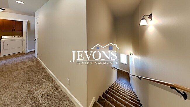 Building Photo - Spacious duplex with master bedroom, backy...