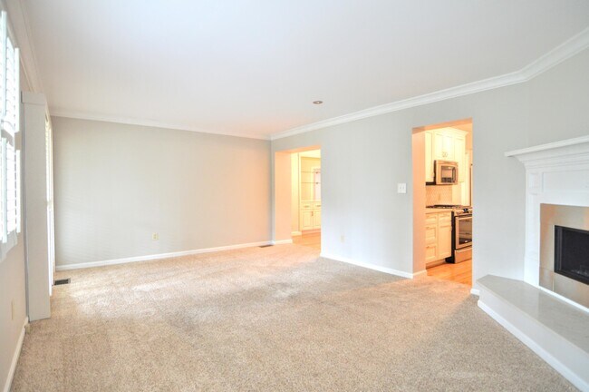 Building Photo - 215 Fort Mitchell Ave